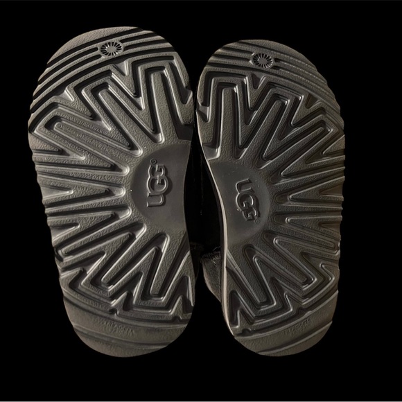 SOLD- UGG -Toddler 10C- Classic boot - Picture 3 of 5